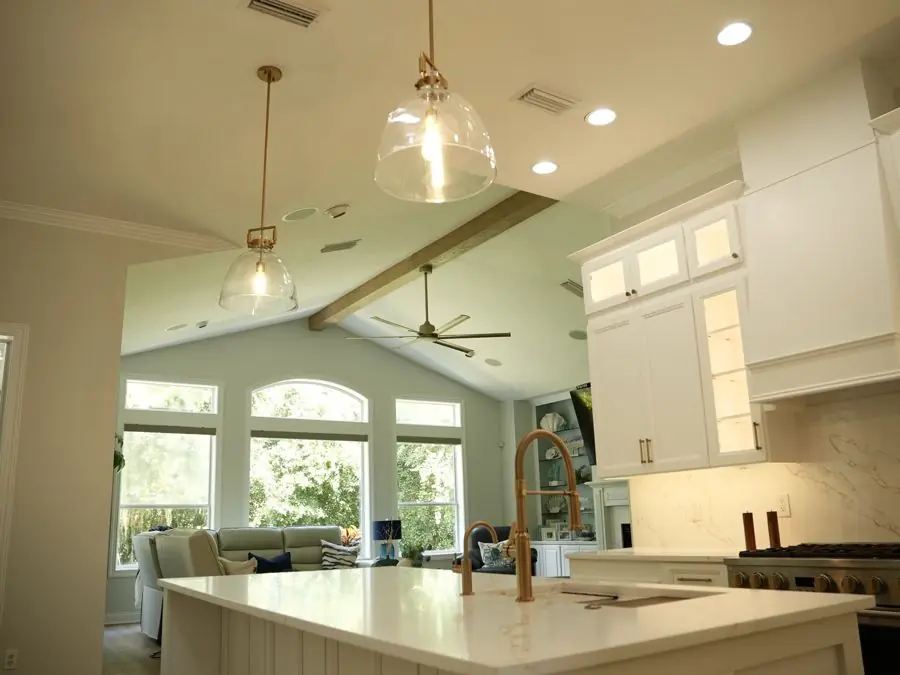 White and brass kitchen, photo 2
