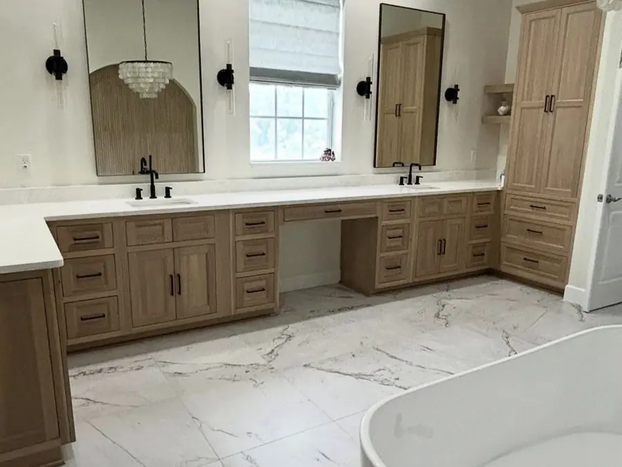 Oak and marble primary bath, photo 2